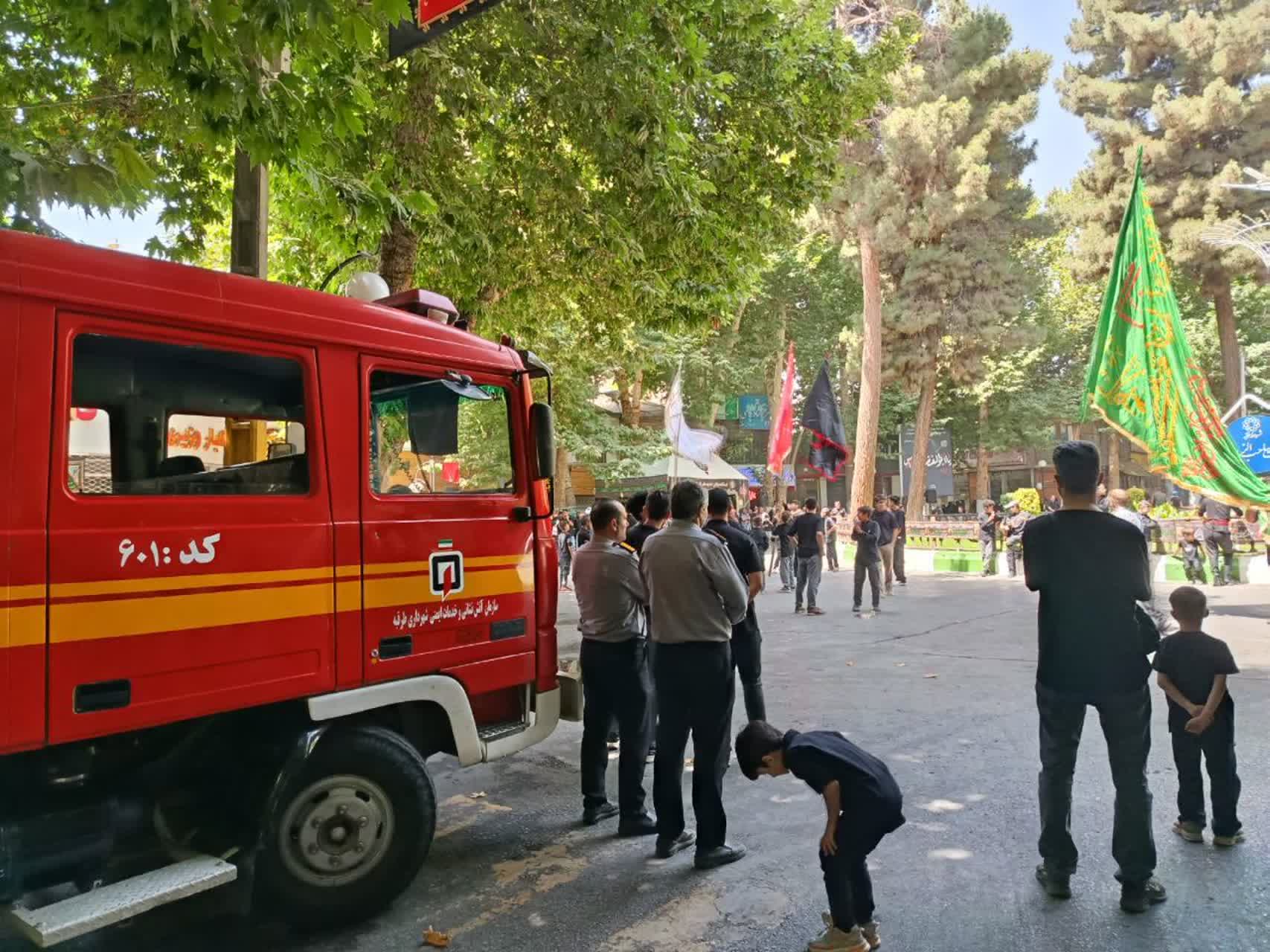 استقرار آتش نشانان طرقبه جهت ایمنی عزاداران در دهه اول محرم ، تاسوعای حسینی وعاشورا وشام غریبان امام حسین علیه السلام 