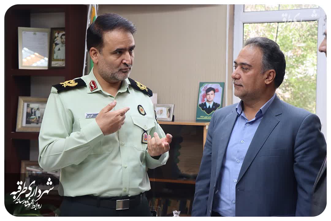 دیدار و گفتگوی شهردار و رئیس شورای اسلامی شهر طرقبه با جانشین فرماندهی انتظامی خراسان رضوی